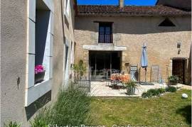 Dpt Dordogne (24), à vendre proche de AGONAC maison rénovée P5 de 138 m² - Terrain de 280,00 m² - Dépendance