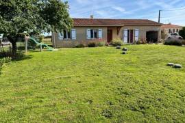 €149800 - Bungalow 4 Bedrooms near Ruffec