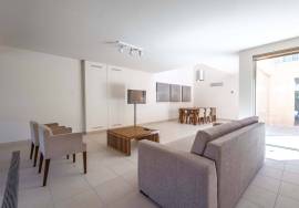 Contemporary 3 bedroom villas with pool and parking - near to Albufeira.