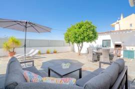 Excellent 4 bedroom villa close to Vilamoura and Golfs