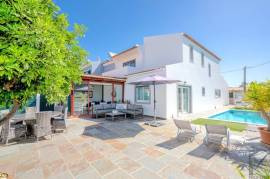 Excellent 4 bedroom villa close to Vilamoura and Golfs