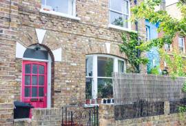 3 bed terraced house to rent Lambton Rd, Finsbury Park/ Stroud Green N19