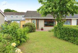 3 bedroom, Semi-detached bungalow for sale