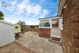 3 bedroom, Semi-detached bungalow for sale