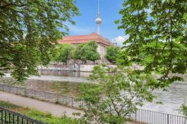 Modern 3-Room Apartment with Balcony in Prime Berlin Mitte Location