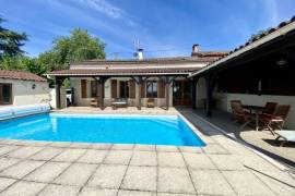 €208000 - Incredible Views! Superb Stone House with Three Bedrooms and a Heated Saltwater Pool