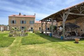 €349950 - Gorgeous Farmhouse With Beautiful Living Space And Walled Garden