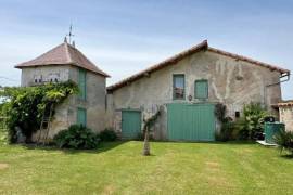 €349950 - Gorgeous Farmhouse With Beautiful Living Space And Walled Garden