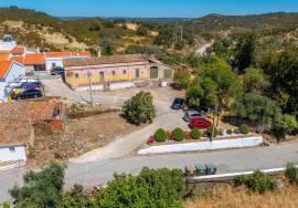 Vacant House with 8 Divisions and Dependencies on Mixed Land of 2840m2 - Vaqueiros, Alcoutim