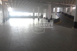 Banca store with 2467 m2 of gross area and 492 m2 of parking located in the center of Setúbal
