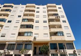 4 bedroom duplex apartment with several terraces and garage located near Faro Hospital