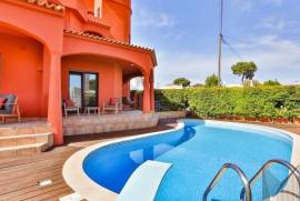 3+1 bedroom villa with pool in Vilamoura