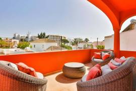 3+1 bedroom villa with pool in Vilamoura