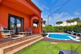 3+1 bedroom villa with pool in Vilamoura