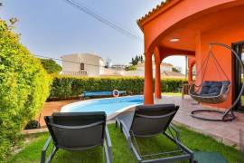 3+1 bedroom villa with pool in Vilamoura