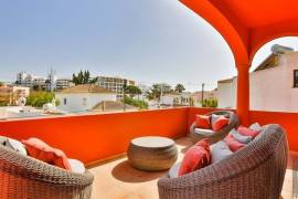 3+1 bedroom villa with pool in Vilamoura