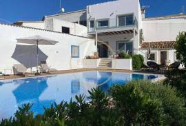 3-bedroom house for sale in Querença, Loulé, with heated pool, garden, and local housing license
