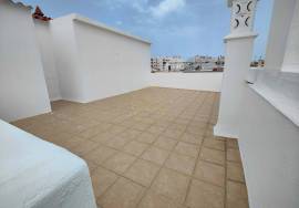 Excellent renovated 2 bedroom apartment in Quarteira 5 min beach.