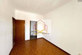 3 bedroom apartment with several autonomous rooms, added to the fraction, great for profitability!