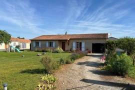 Detached Bungalow with Landscaped Garden