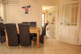 3 bedroom, Semi-detached house for sale