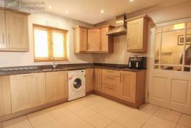 3 bedroom, Semi-detached house for sale