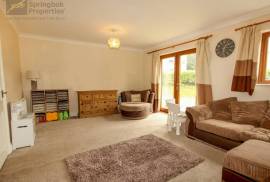 3 bedroom, Semi-detached house for sale