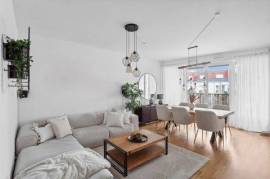 Modern 3-Room Apartment with Balcony in Prime Berlin Mitte Location