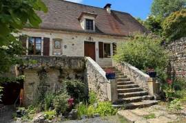 Stone ensemble, 2 houses and barn on 1000 m2 of gardens