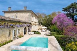 Magnificent 18th Century Chateau on the river front in a beautiful green setting above the Dordogne river, just 15 minutes from Saint Emilion in Bordeaux's renowned wine region. Set in beautifully...