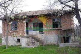 House with large Yard 2300m2, 250 Hazelnut plants, water well, quite street, Varna district