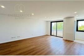 New 3 bedroom flat with balconies and garage, for sale in Espinho - Aveiro.