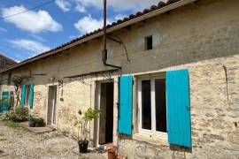€186170 - Lovely 2 Bedroom House with Enclosed Grounds