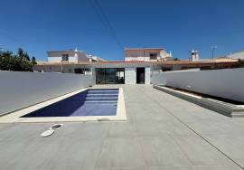 Lovely Refurbished 3 Bedroom Villa with Swimming Pool in Luz