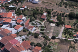 House with land and annexes in Almalaguês.