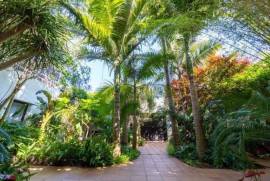 Majestic Hotel with Tropical Garden