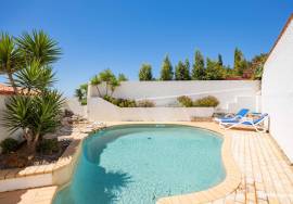 Villa for sale in Praia da Luz with swimming pool and sea view