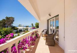 Villa for sale in Praia da Luz with swimming pool and sea view