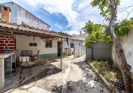 House T3+Annex for sale in Santarém