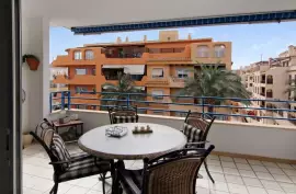 Beautiful 2 bed apartment with sea view