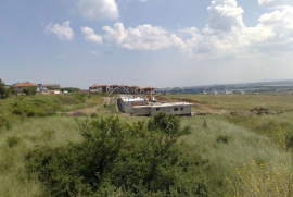 1000 sq.m regulated plot wIth garages of land and sea vIew only 20 km from the SEA