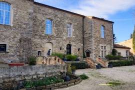 Former Farm/wine Making Property Offering 2 Accomodations Of 560 M2 And 100 M2 On 3.5 Hectares.