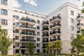 Upscale 4-room apartment with spacious balcony next to Winterfeldtplatz