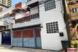Townhome in Phrom Phong - Spacious 5-Bedroom 5-Bathroom Townhome For Sale In Popular Bangkok Neighborhood