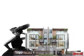 Secure Estate of Luxury Town Homes in Construction at Sukumvit 101, Phunnawithee