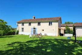4 Bedrooms - House - Poitou-Charentes - For Sale