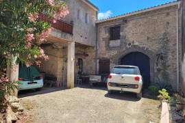 Former Wine-Growing Estate, Garage, Barn, Terrace, Courtyard