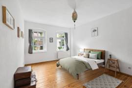 Ready to move! Split level two room apartment with park facing balcony in Prenzlauer Berg