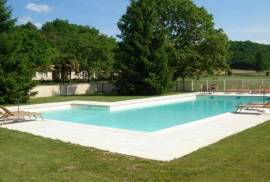 Villa on golf course with communal pool, Pyrenees views N°3