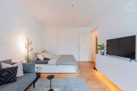 Frisch saniertes und vollständig neu möbliertes Apartment (Prenzlauer Berg)